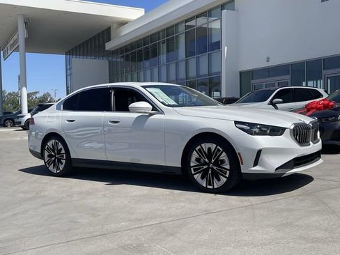 Used 2025 BMW 530i RWD image 4