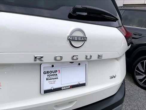Used 2023 Nissan Rogue SV FWD image 28