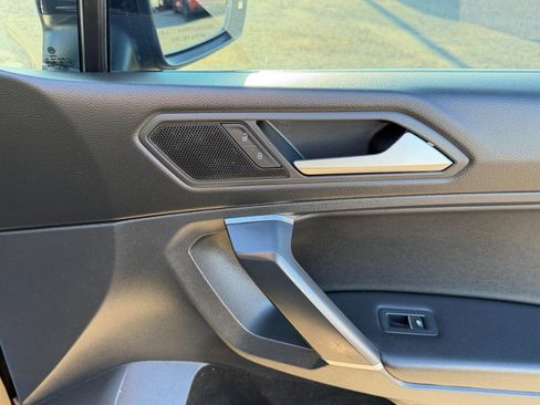 Used 2020 Volkswagen Tiguan SE w/ Panoramic Sunroof Package image 49