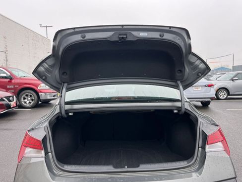 Used 2025 Hyundai Elantra SEL image 32