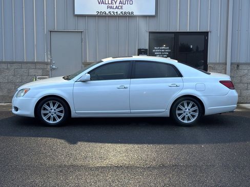 Used 2010 Toyota Avalon Limited image 6