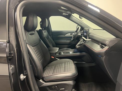 Used 2025 Ford Explorer ST-Line w/ Premium Package image 15