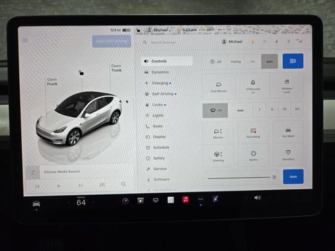 Used 2024 Tesla Model Y Long Range AWD/4WD image 19