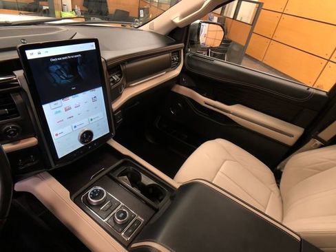 Certified 2023 Ford Expedition Platinum image 18