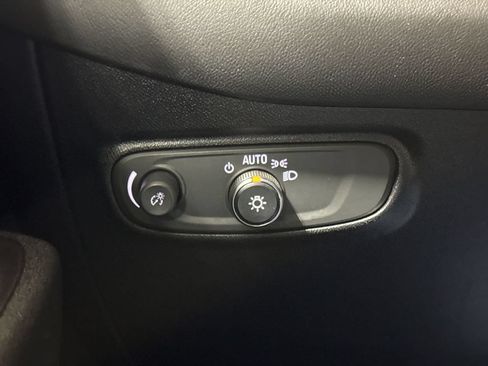 Used 2019 Chevrolet Equinox LT FWD image 18