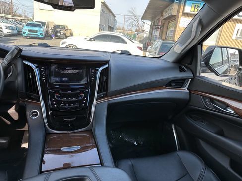 Used 2018 Cadillac Escalade 4WD image 61