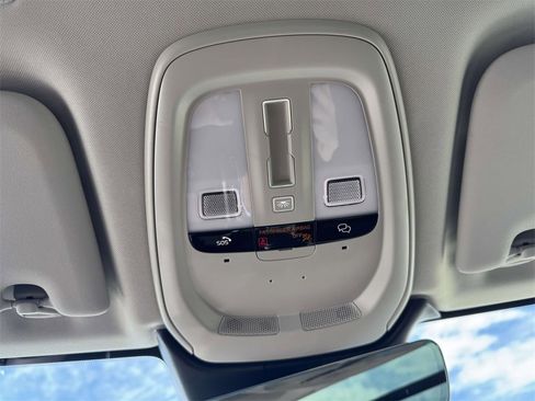 Certified 2023 Volvo XC60 B5 Plus image 30