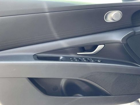 Certified 2025 Hyundai Elantra SE FWD image 13