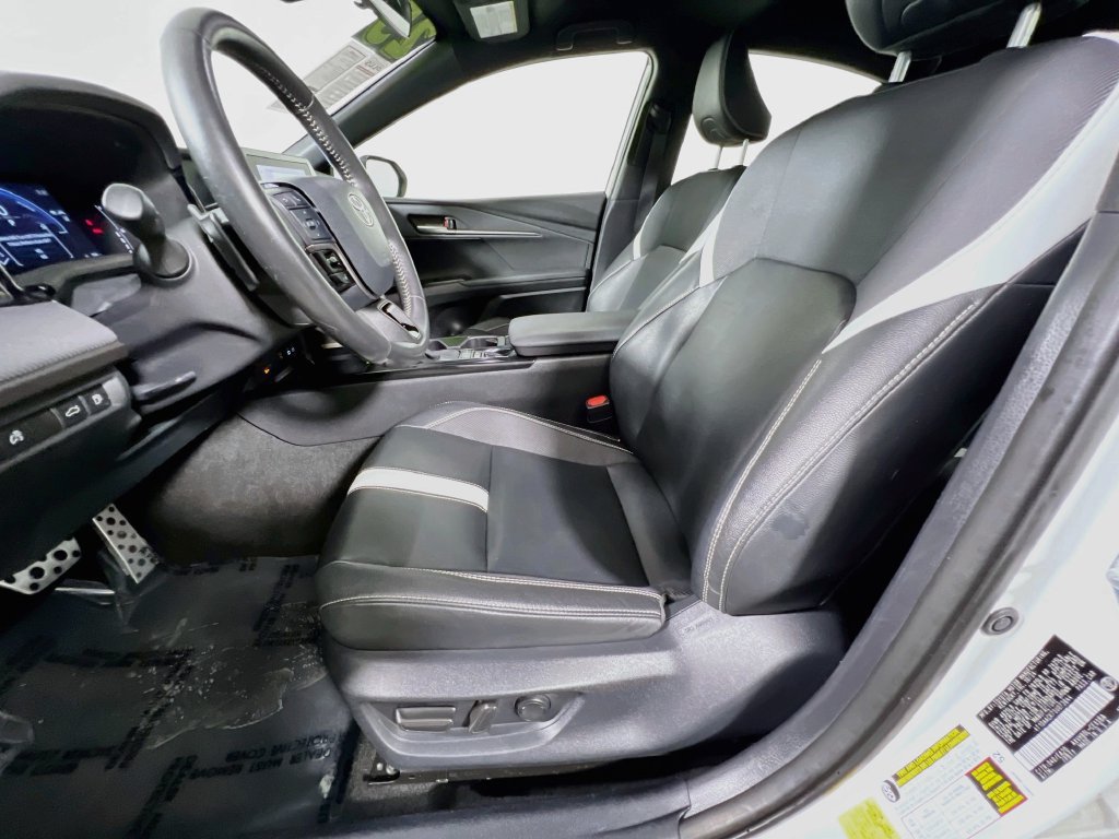 Used 2025 Toyota Camry SE FWD image 12