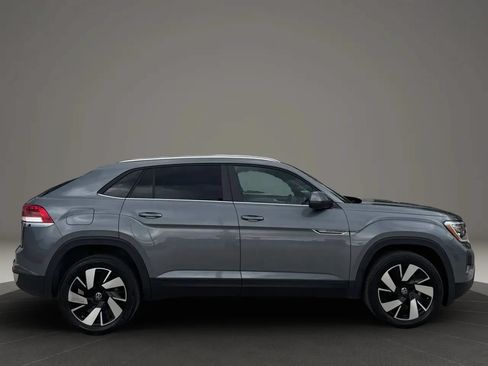 Used 2025 Volkswagen Atlas Cross Sport SE AWD/4WD image 8