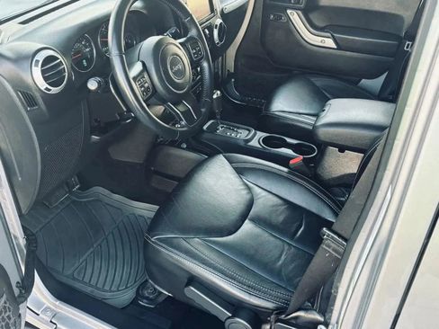 Used 2014 Jeep Wrangler Unlimited Sahara w/ Dual Top Group image 15