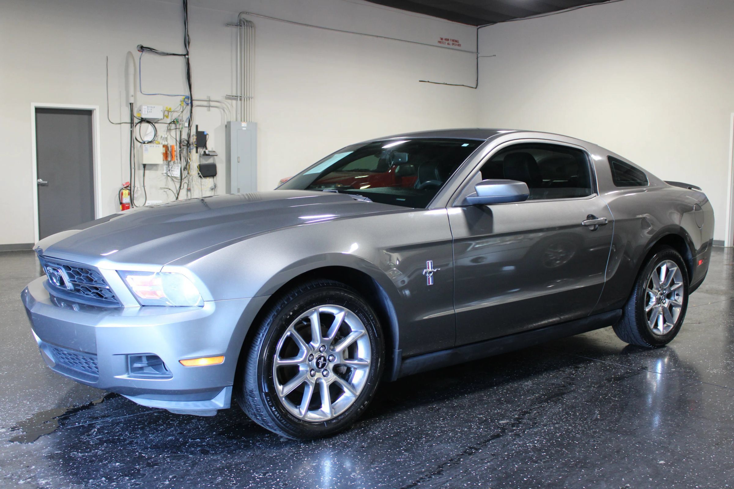 Used 2010 Ford Mustang Coupe RWD image 6