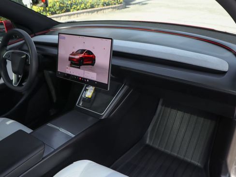 Used 2026 Tesla Model Y Long Range RWD image 40