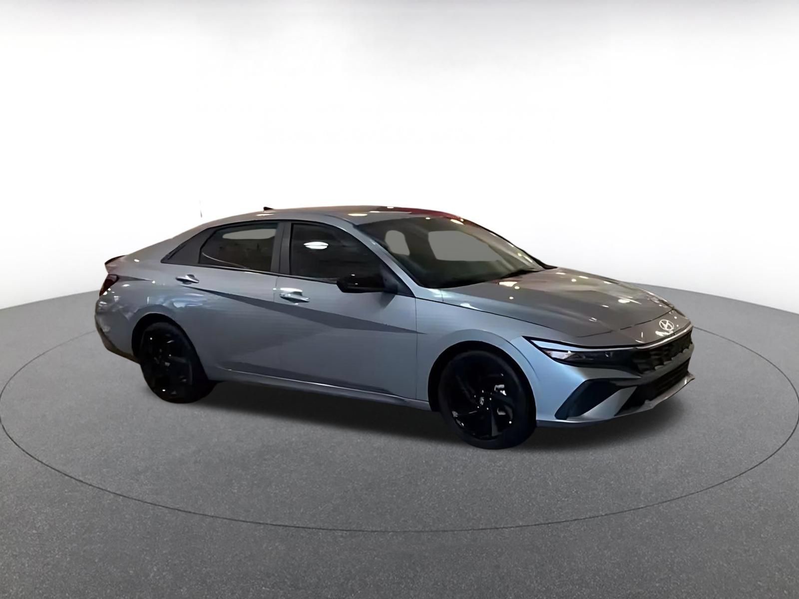 Used 2026 Hyundai Elantra Sport FWD image 2