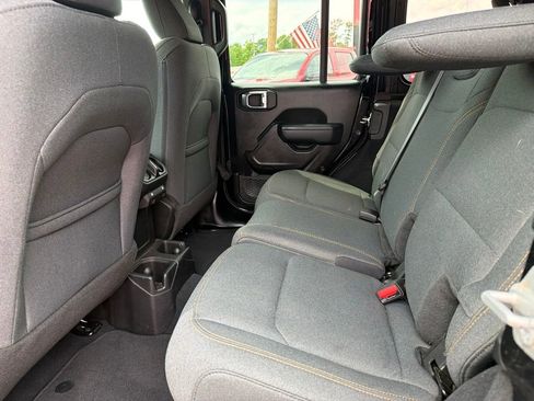 Used 2024 Jeep Wrangler Unlimited Sport AWD/4WD image 11