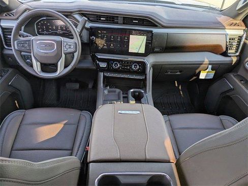 New 2025 GMC Sierra 2500 Denali w/ Denali Reserve Package image 17