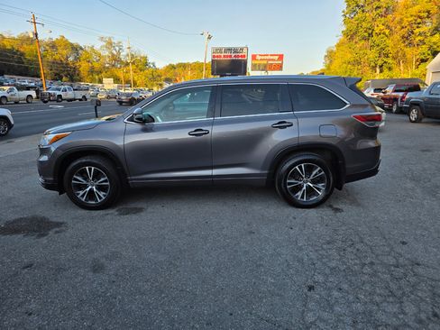 Used 2016 Toyota Highlander XLE image 8