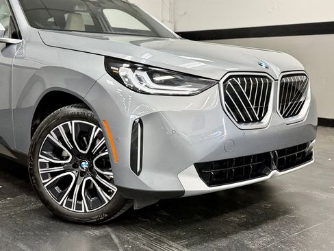 Used 2025 BMW X3 xDrive30 w/ Convenience Package AWD/4WD image 3