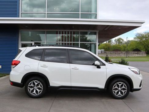 Used 2020 Subaru Forester Premium AWD/4WD image 2