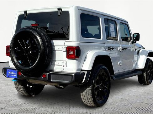 Used 2022 Jeep Wrangler Unlimited Sahara w/ Cold Weather Group image 2