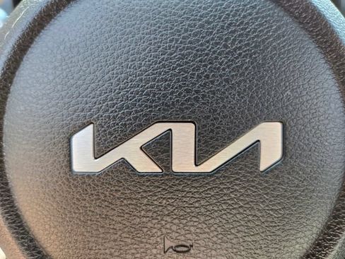 Used 2025 Kia Soul LX FWD image 32
