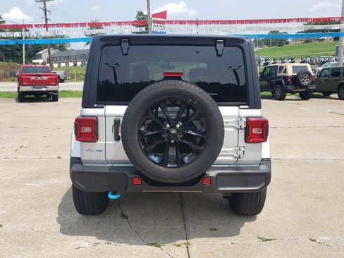Used 2023 Jeep Wrangler Unlimited Sahara w/ Cold Weather Group AWD/4WD image 4