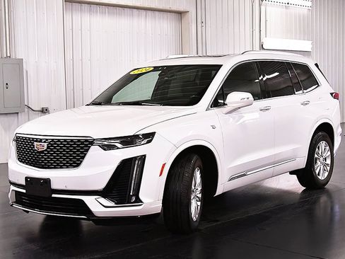 Used 2024 Cadillac XT6 Luxury w/ LPO, Floor Liner Package image 3