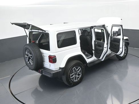 Used 2025 Jeep Wrangler Sahara AWD/4WD image 66