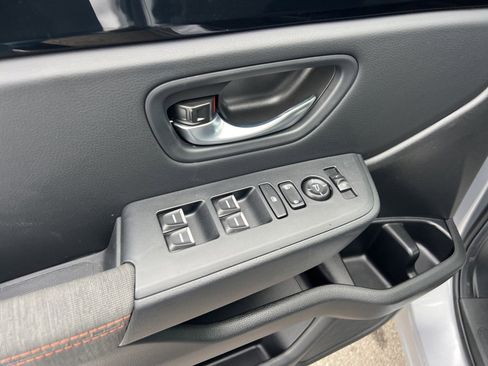 Certified 2025 Honda Pilot Sport image 21