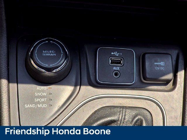 Used 2021 Jeep Cherokee Latitude Lux w/ Comfort/Convenience Group AWD/4WD image 19