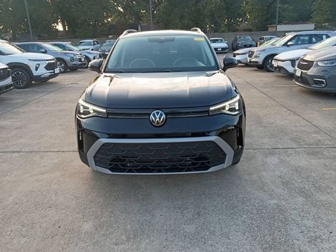 Used 2025 Volkswagen Taos SE AWD/4WD image 5