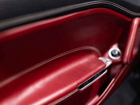 Used 2018 Ferrari GTC4Lusso image 28