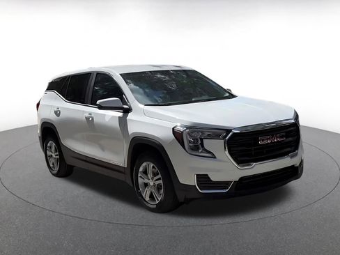 Used 2024 GMC Terrain SLE FWD image 3
