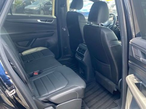 Used 2024 Volkswagen Atlas Cross Sport SEL R-Line AWD/4WD image 11