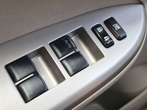 Used 2013 Toyota Corolla LE FWD image 28