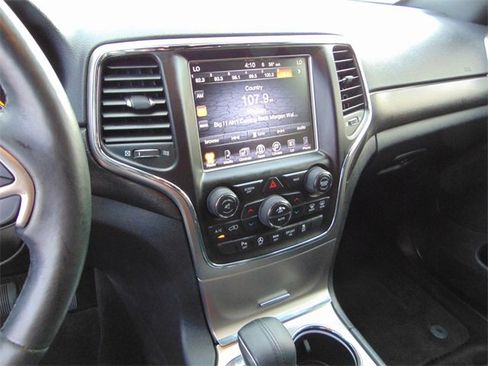 Used 2017 Jeep Grand Cherokee Altitude image 12