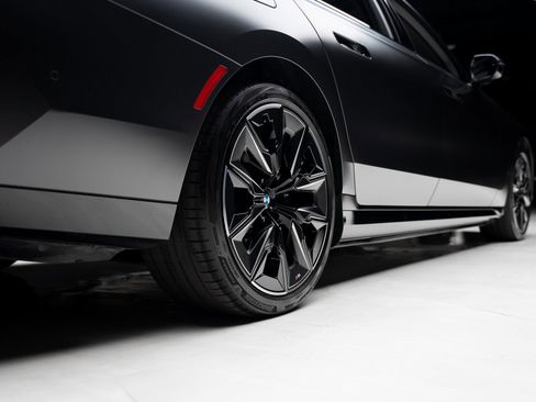 Used 2023 BMW i7 xDrive60 image 76