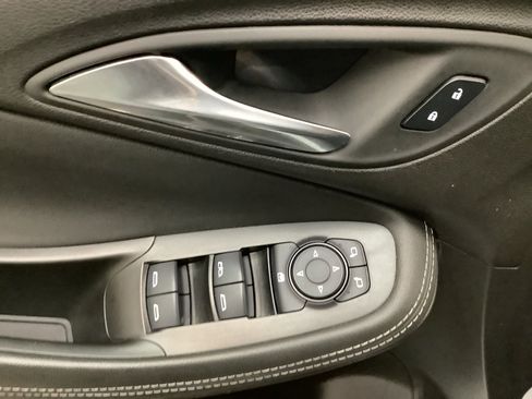 Used 2024 Buick Encore GX Sport Touring image 13