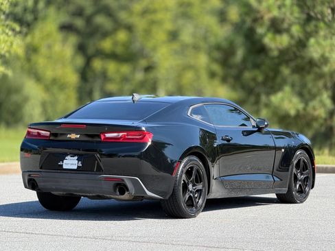 Used 2017 Chevrolet Camaro LT RWD image 11