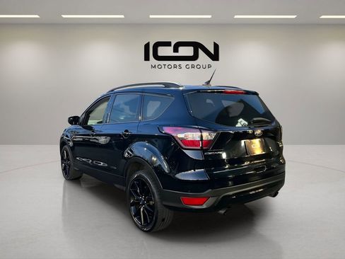 Used 2018 Ford Escape SE w/ SE Sport Appearance Package image 3