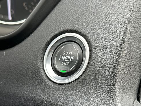 Used 2020 Cadillac XT4 Premium Luxury image 42