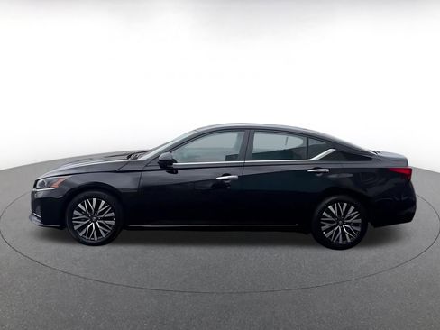 Used 2025 Nissan Altima 2.5 SV image 8