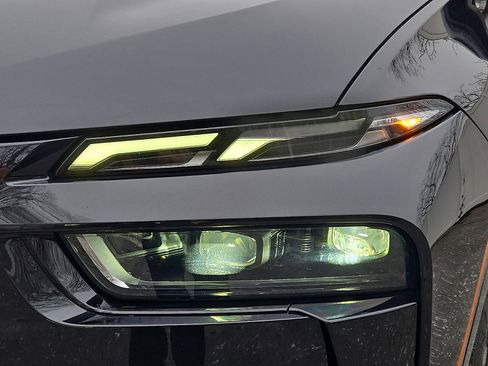 Certified 2023 BMW X7 xDrive40i w/ Executive Package image 9