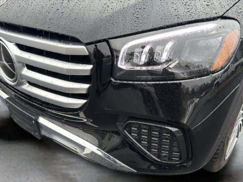 Used 2025 Mercedes-Benz GLS 450 4MATIC image 9