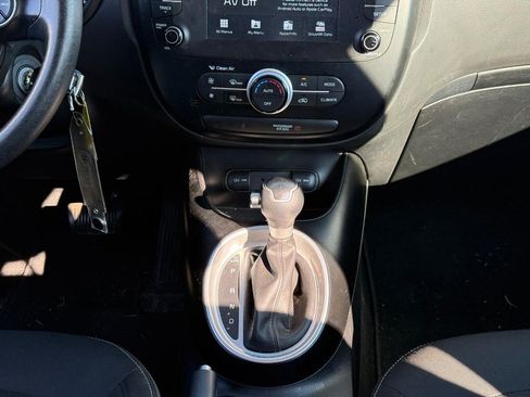 Used 2019 Kia Soul + FWD image 17