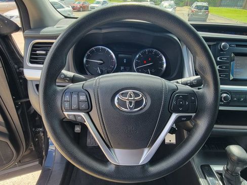 Used 2014 Toyota Highlander LE FWD image 49