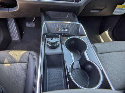 New 2026 Chevrolet Equinox LT w/ Convenience Package II FWD image 22
