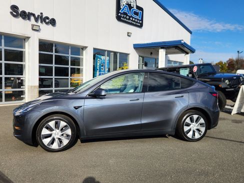 Used 2020 Tesla Model Y Long Range image 8