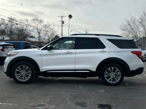 Used 2023 Ford Explorer XLT w/ Equipment Group 202A image 3