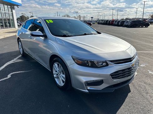 Used 2018 Chevrolet Malibu LT w/ Driver Confidence Package image 3